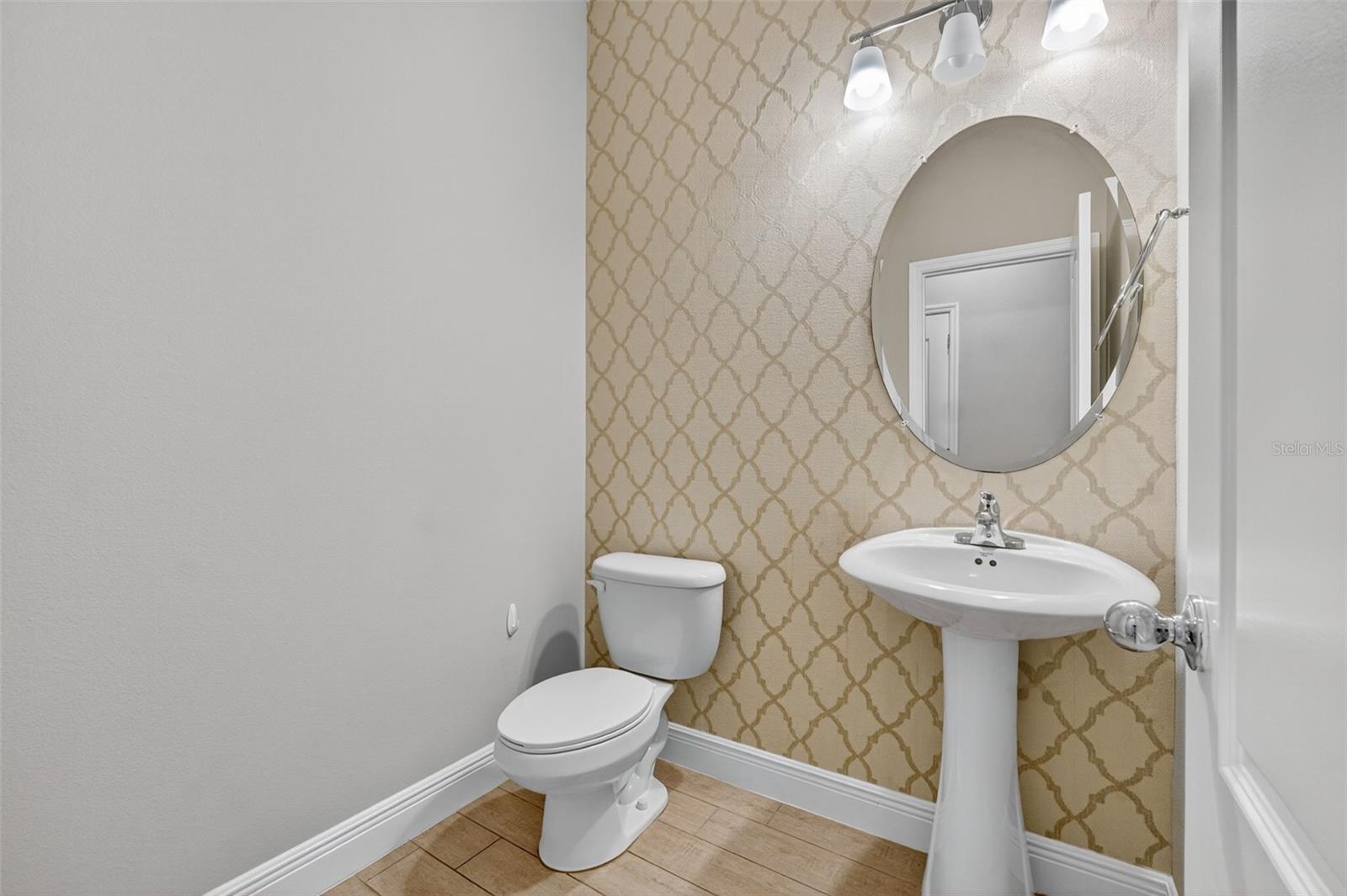 Image 25 of 88 For 280 Wallrock Court