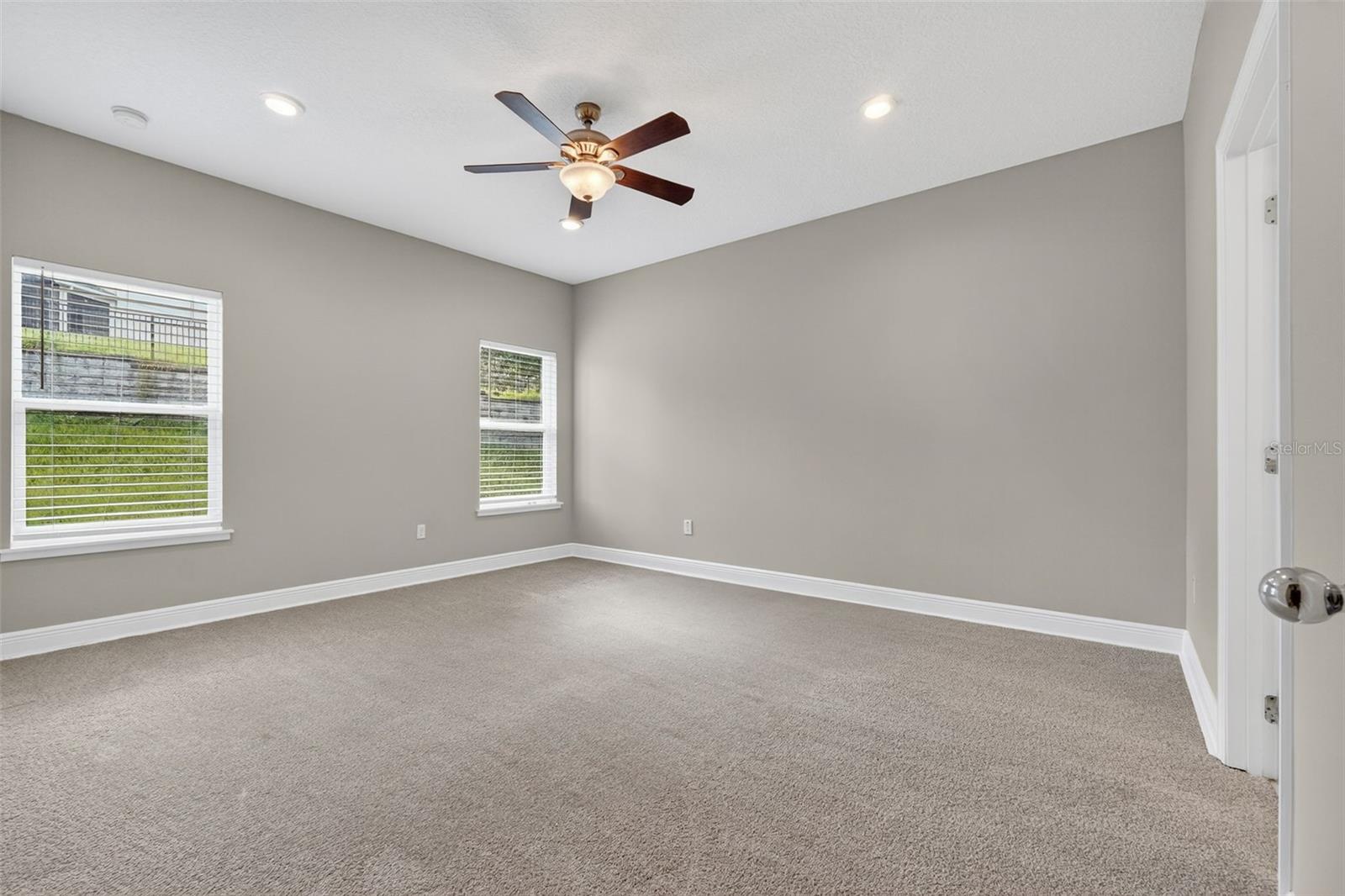 Image 26 of 88 For 280 Wallrock Court