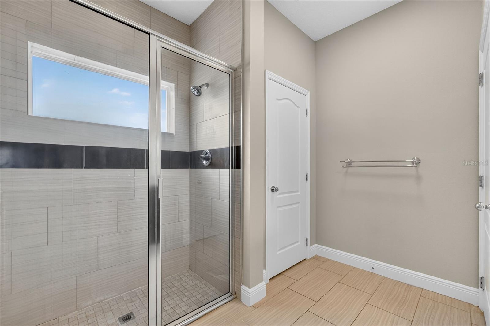 Image 34 of 88 For 280 Wallrock Court