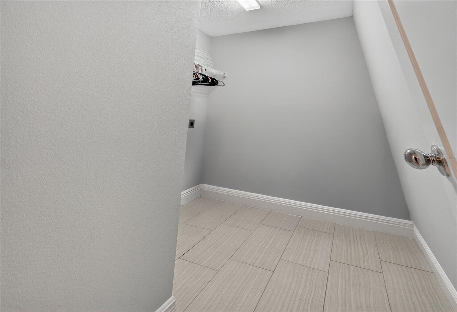 Image 43 of 88 For 280 Wallrock Court