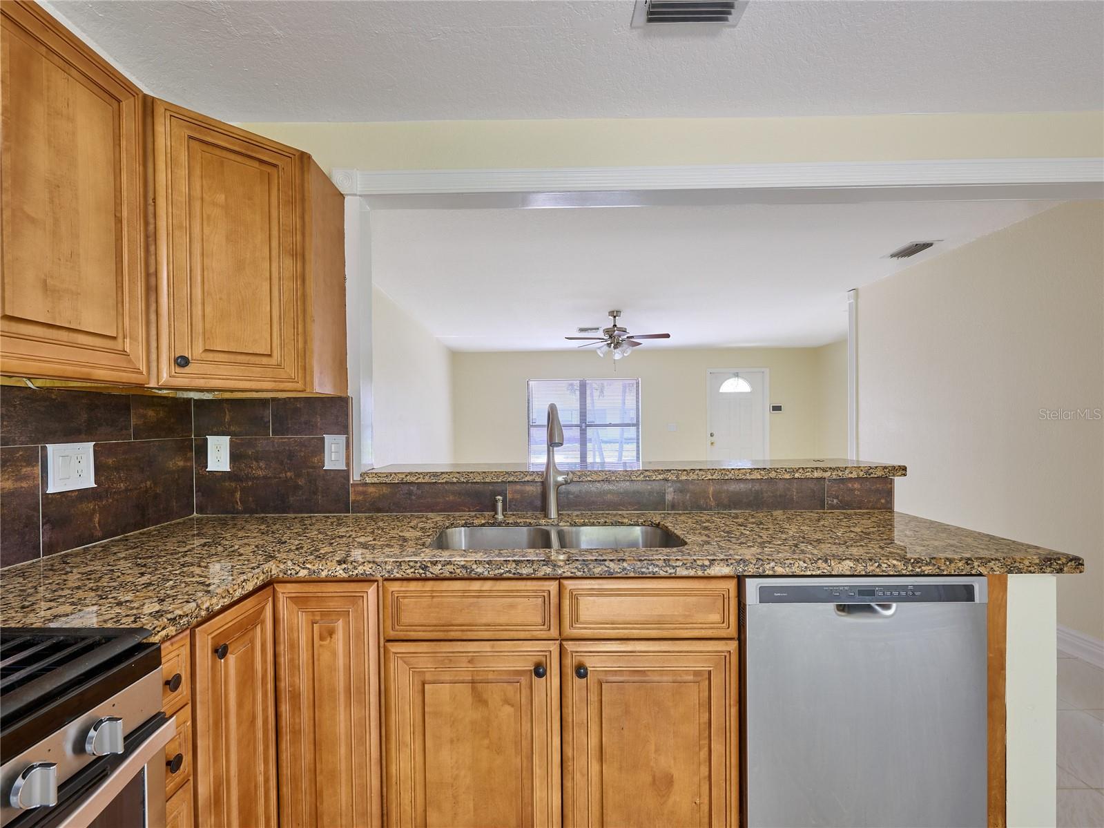 Image 18 of 59 For 5517 Thurston Avenue