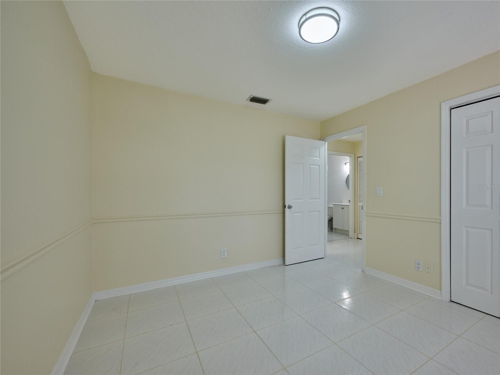 Image 37 of 59 For 5517 Thurston Avenue