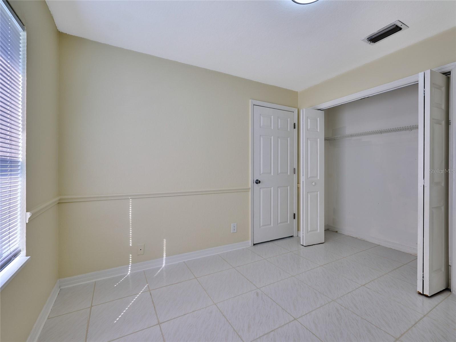 Image 42 of 59 For 5517 Thurston Avenue