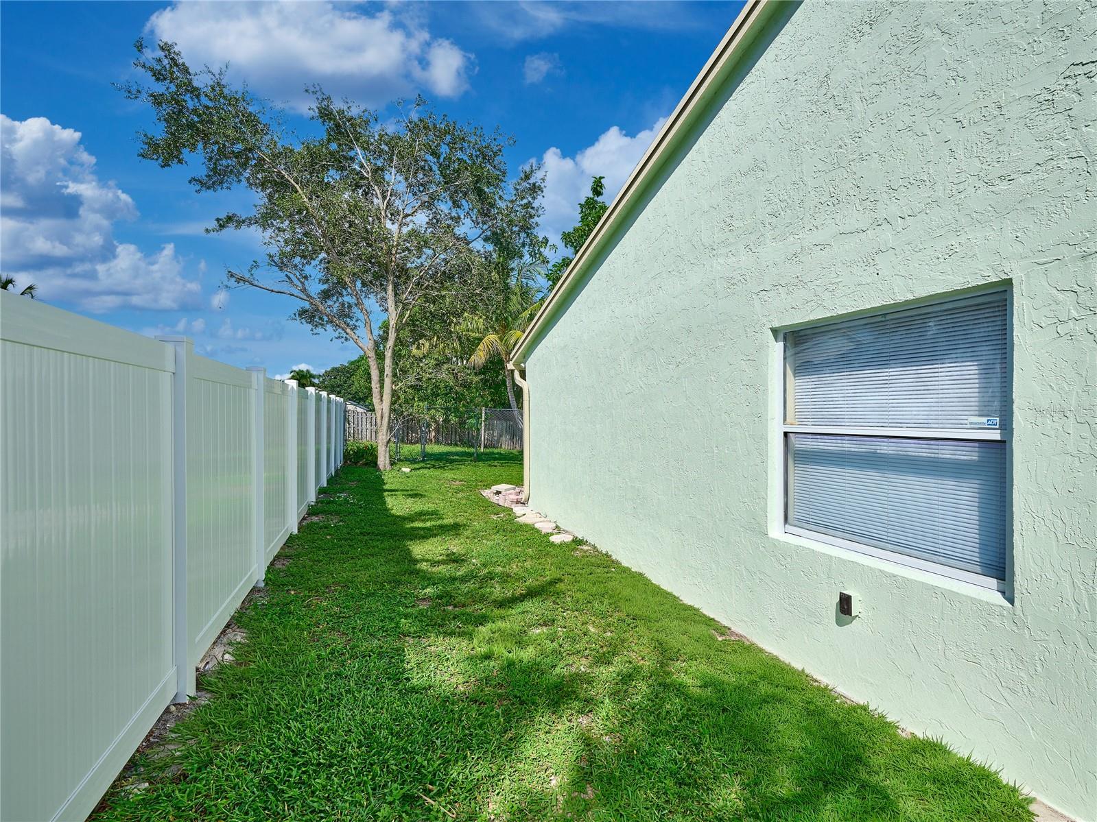 Image 6 of 59 For 5517 Thurston Avenue