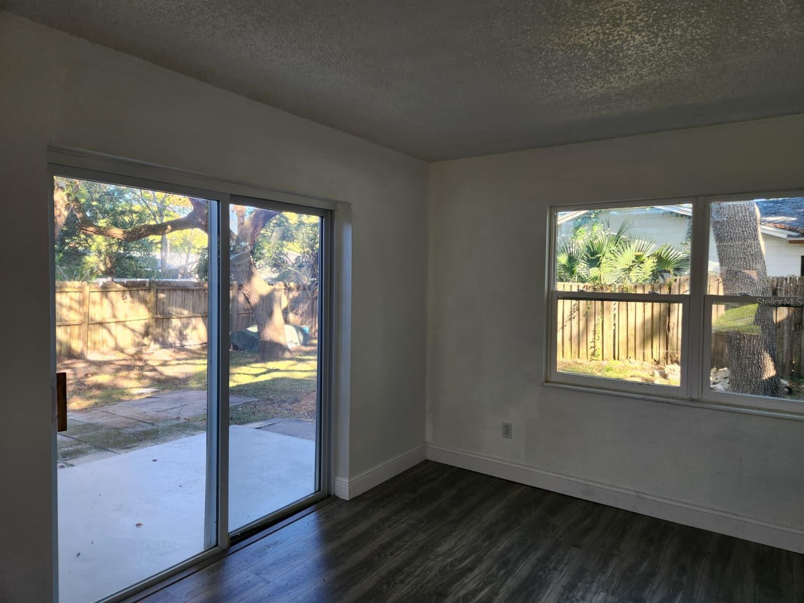 Image 12 of 25 For 800 Diane Circle