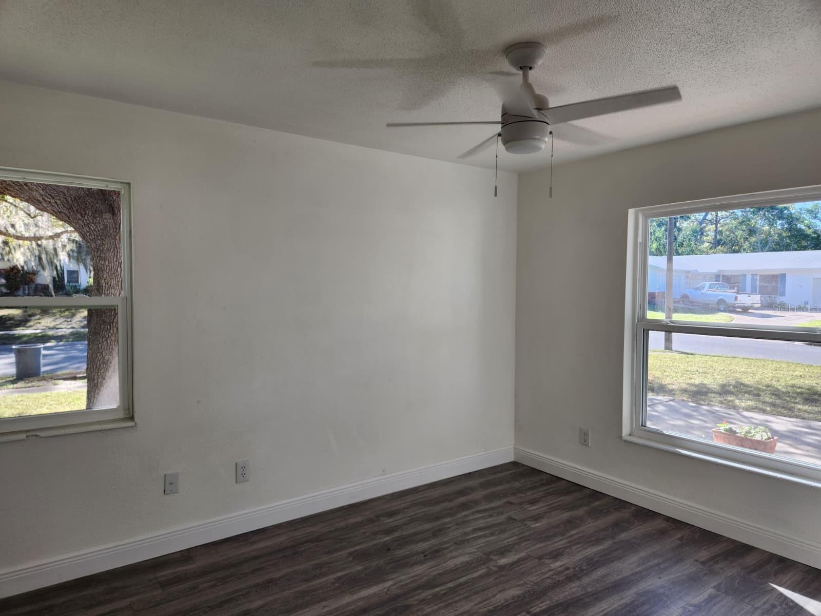 Image 13 of 25 For 800 Diane Circle