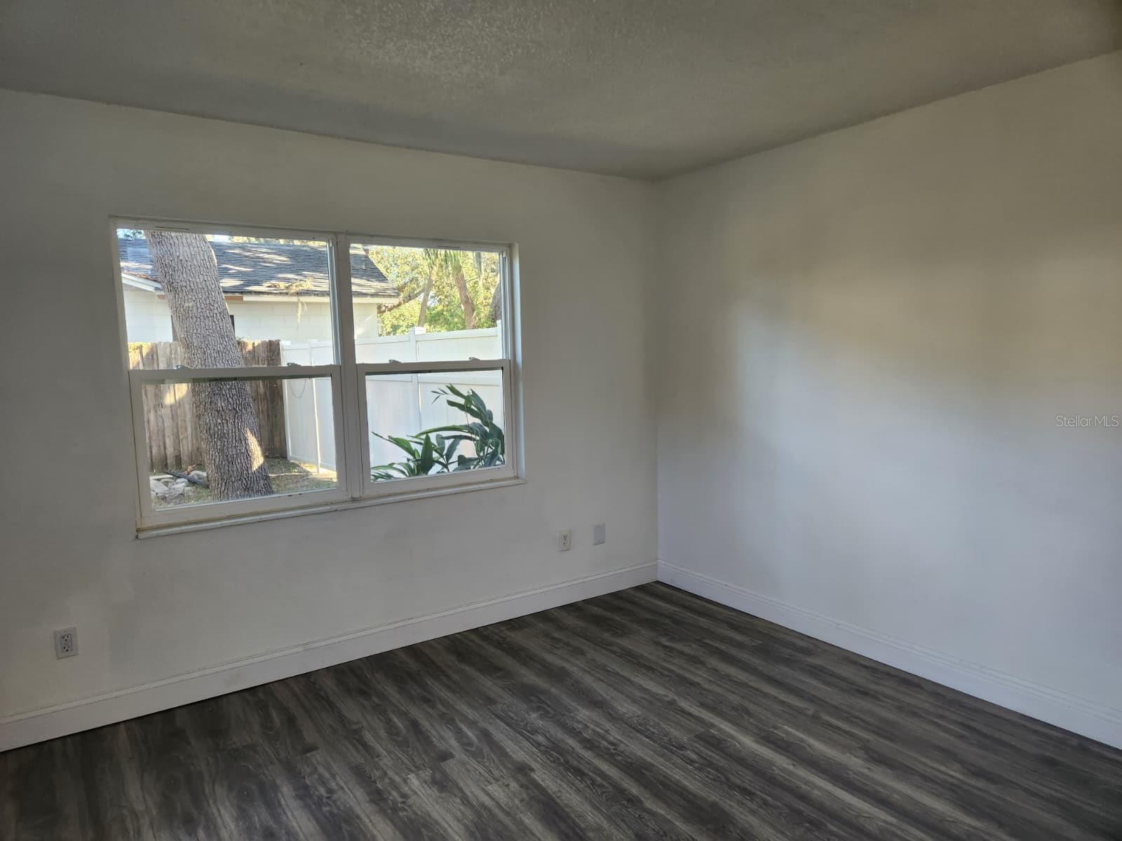 Image 15 of 25 For 800 Diane Circle