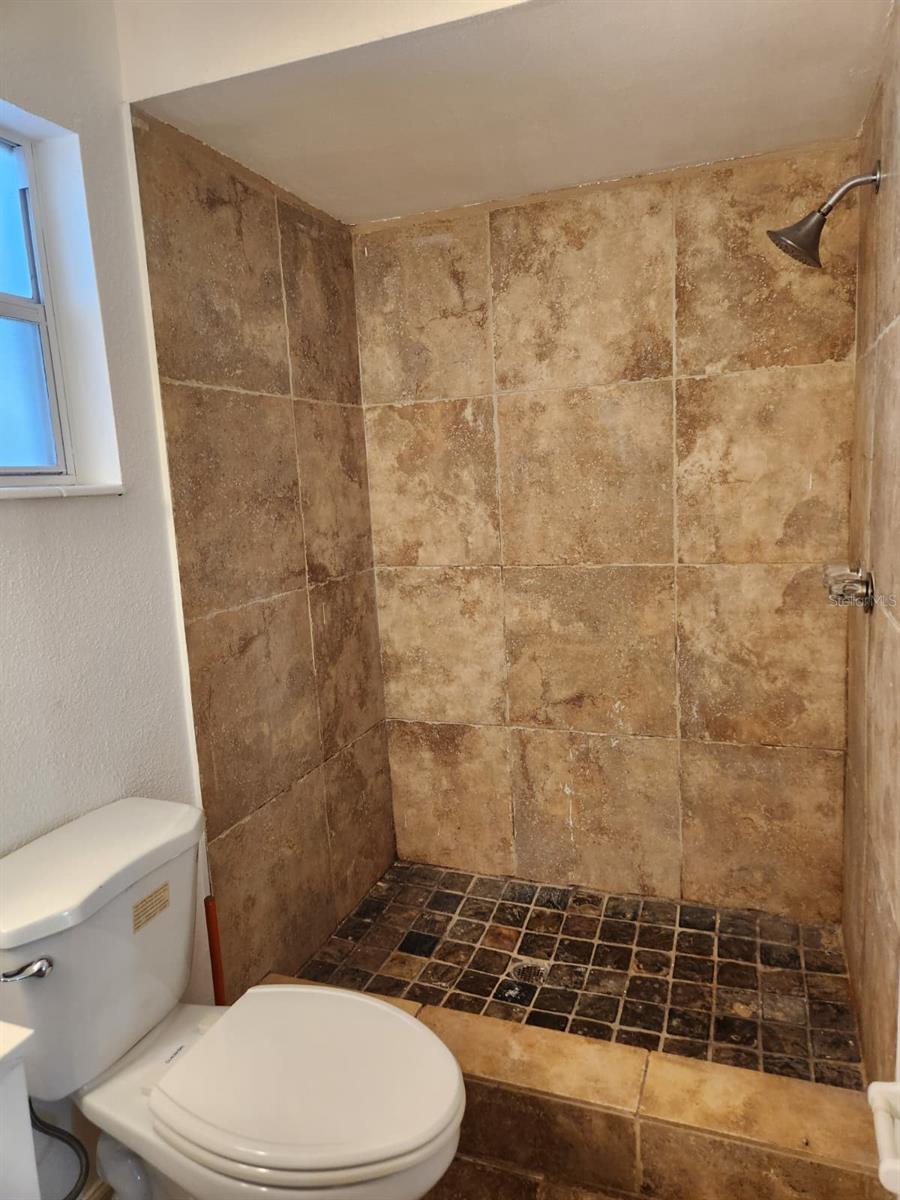 Image 18 of 25 For 800 Diane Circle