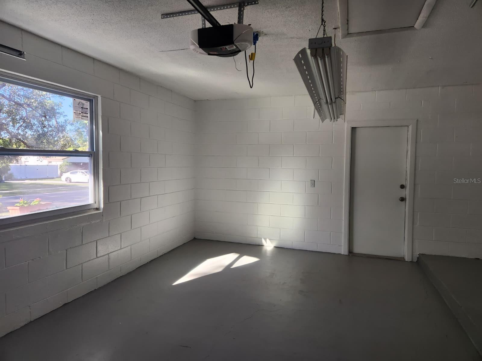 Image 21 of 25 For 800 Diane Circle