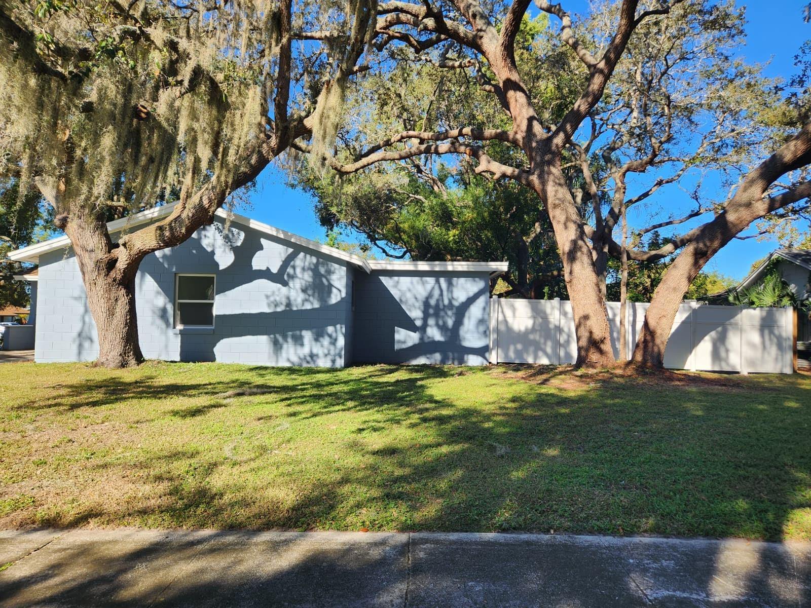 Image 4 of 25 For 800 Diane Circle