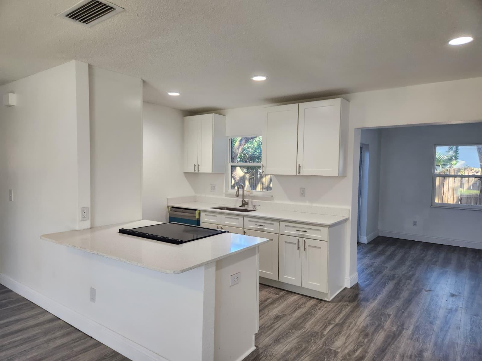 Image 6 of 25 For 800 Diane Circle