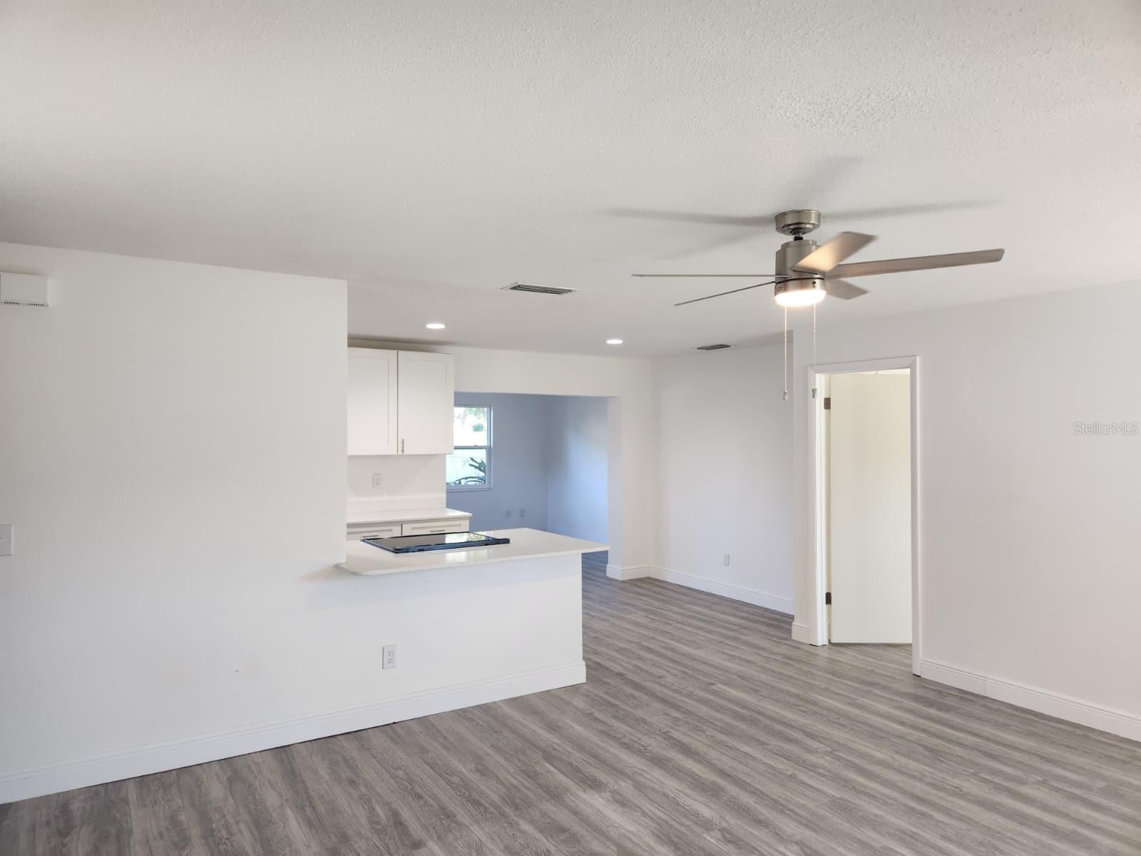 Image 9 of 25 For 800 Diane Circle