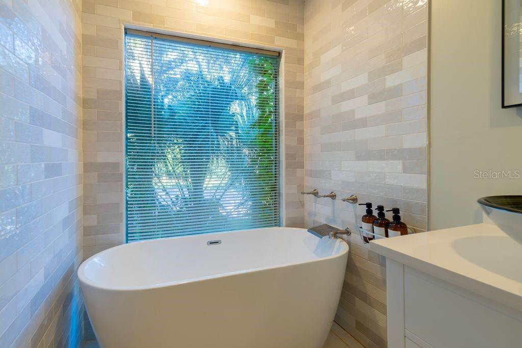 Image 10 of 43 For 6665 Lake Cane Drive