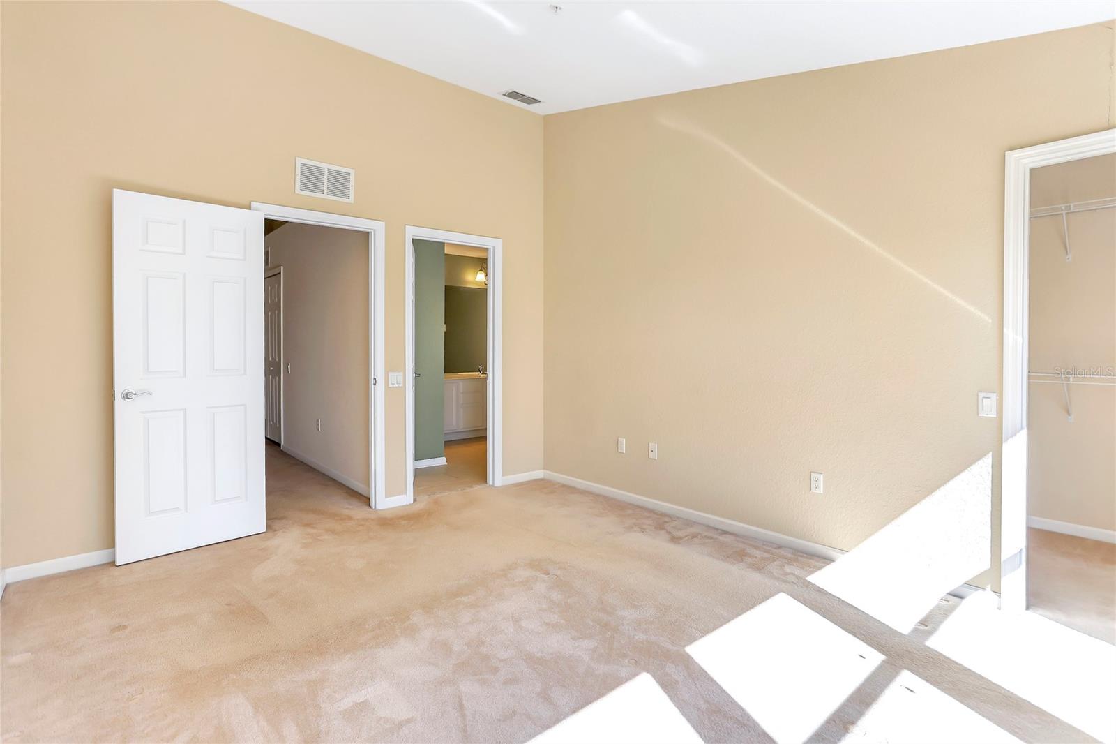 Image 18 of 38 For 6206 Castelven Drive 104