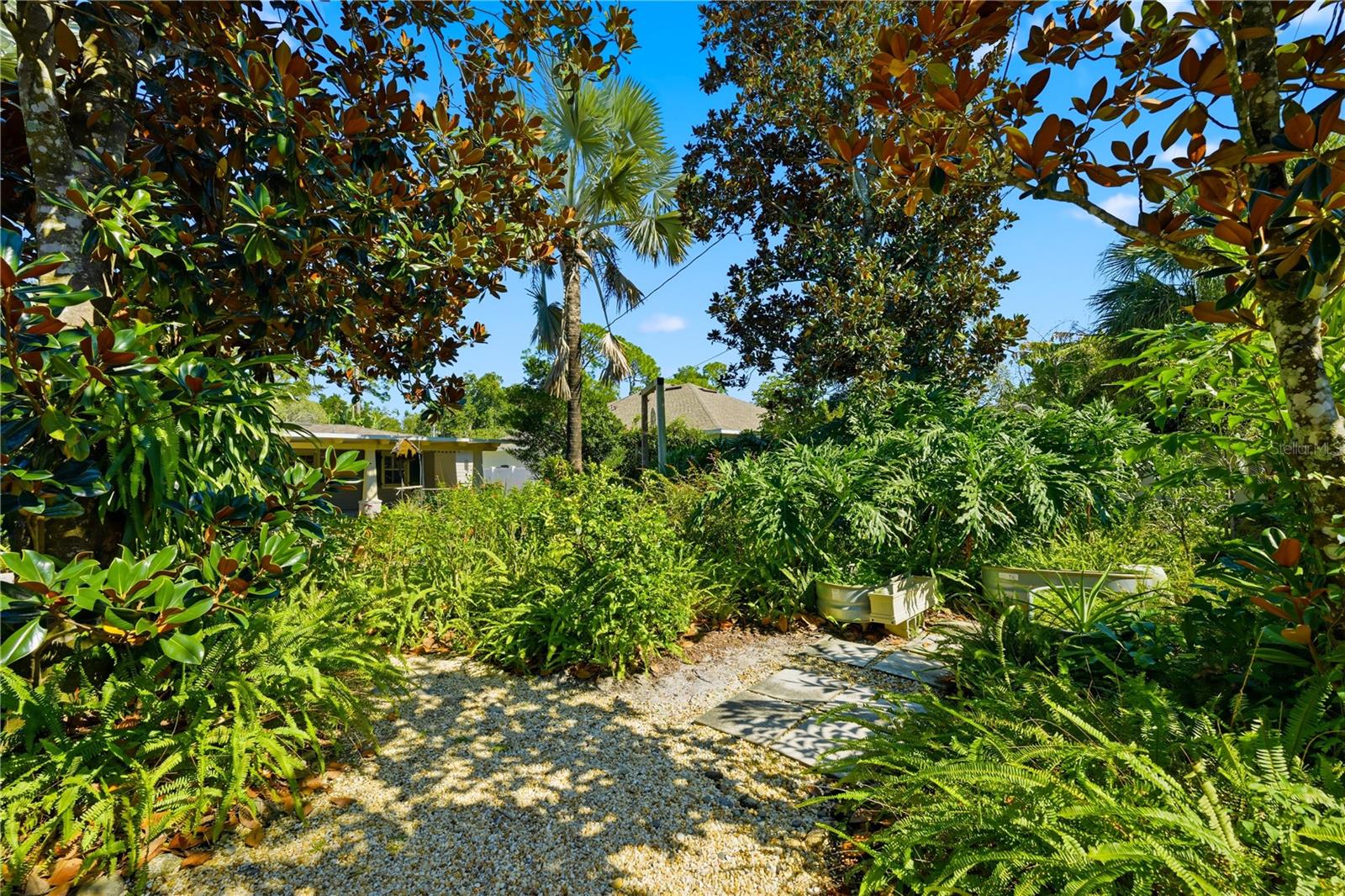 Image 14 of 48 For 904 New Hampshire Street