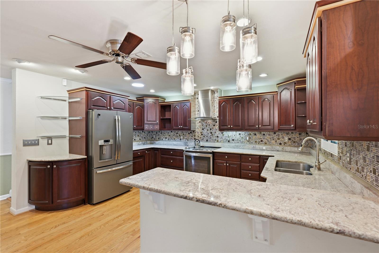 Image 23 of 48 For 904 New Hampshire Street