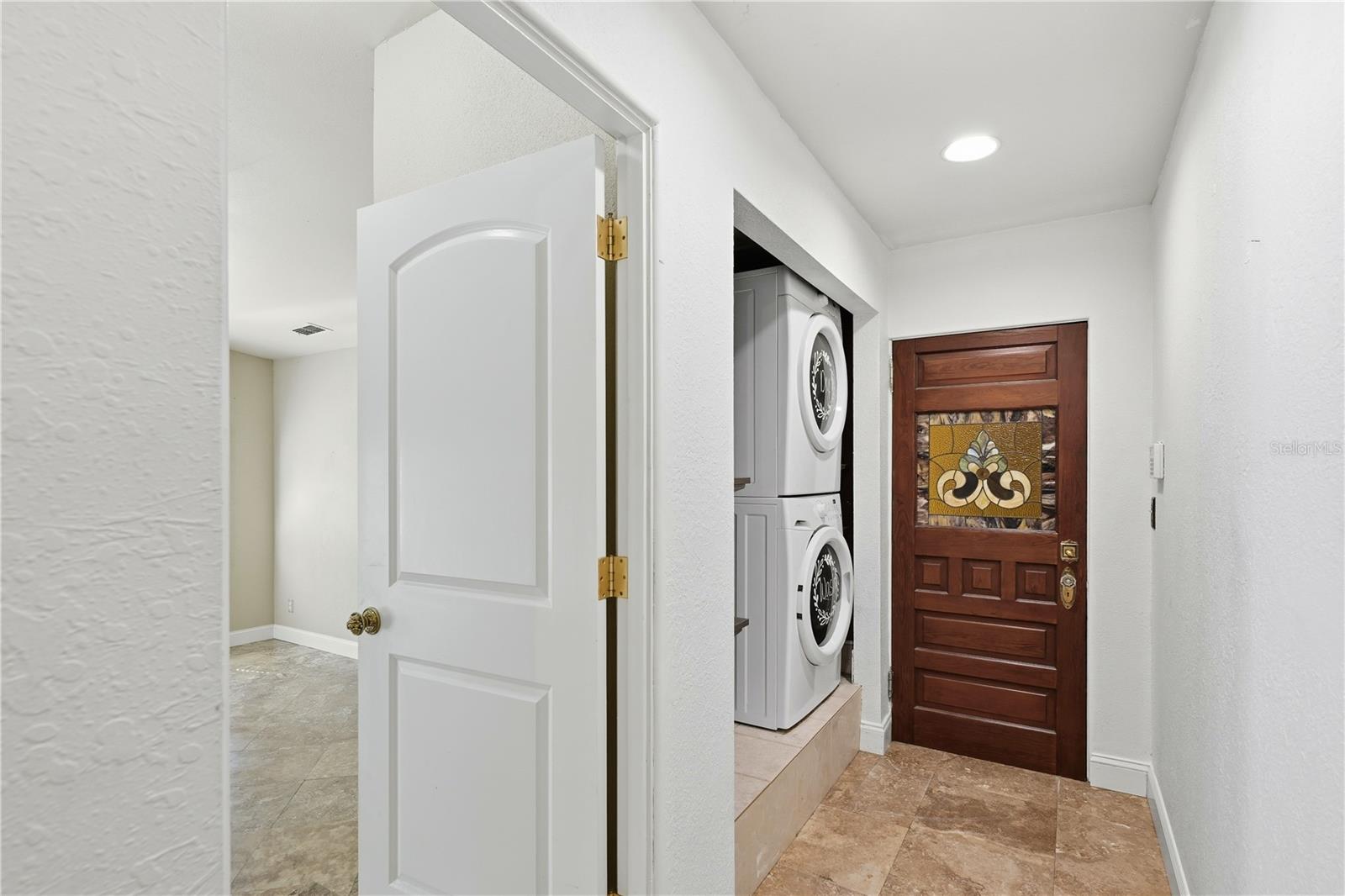 Image 24 of 48 For 904 New Hampshire Street