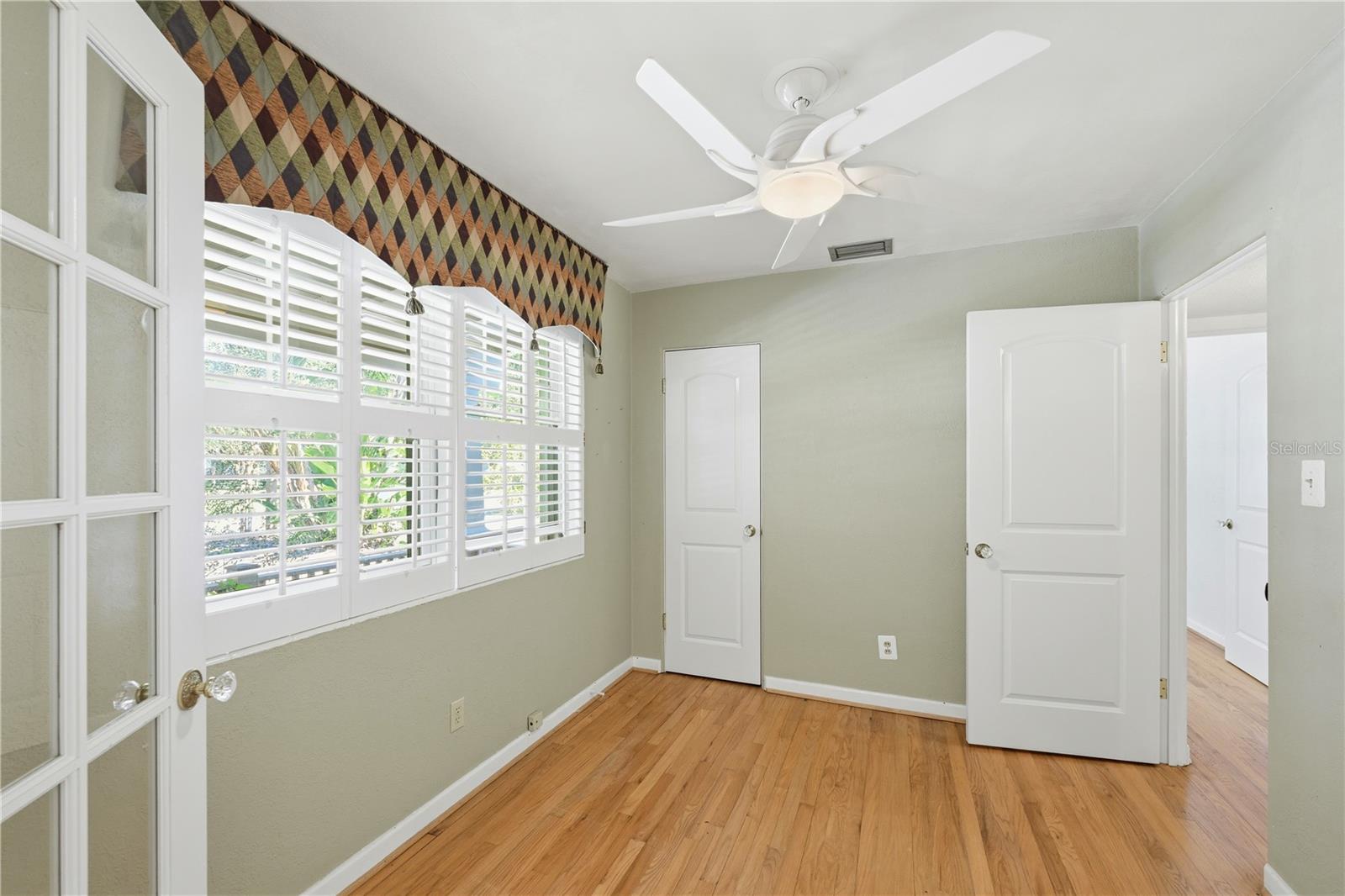 Image 28 of 48 For 904 New Hampshire Street