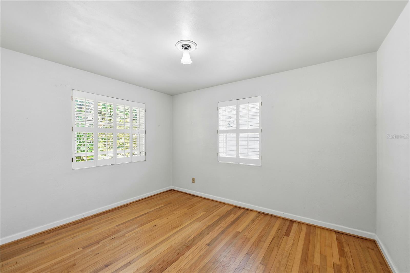 Image 29 of 48 For 904 New Hampshire Street