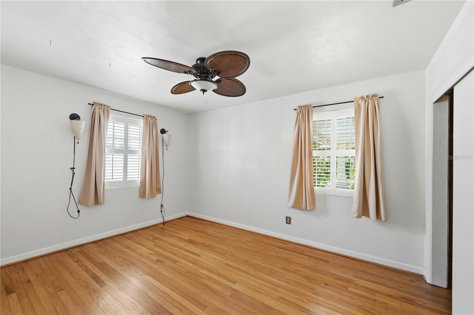 Image 30 of 48 For 904 New Hampshire Street