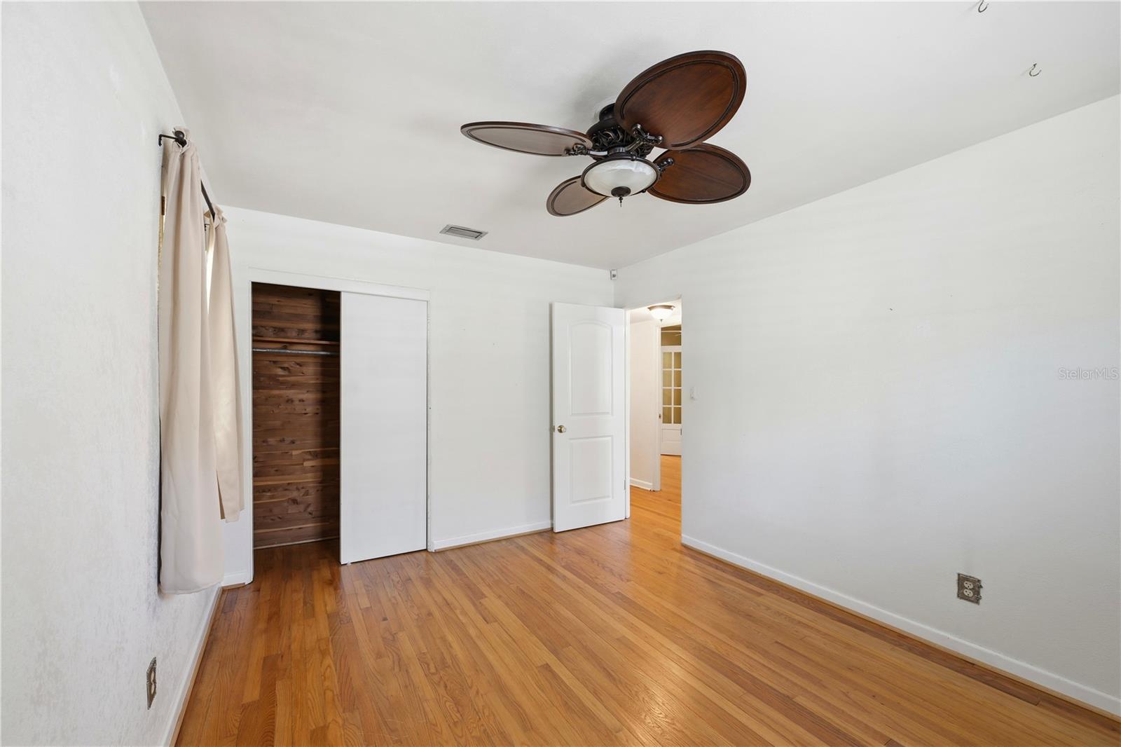 Image 31 of 48 For 904 New Hampshire Street