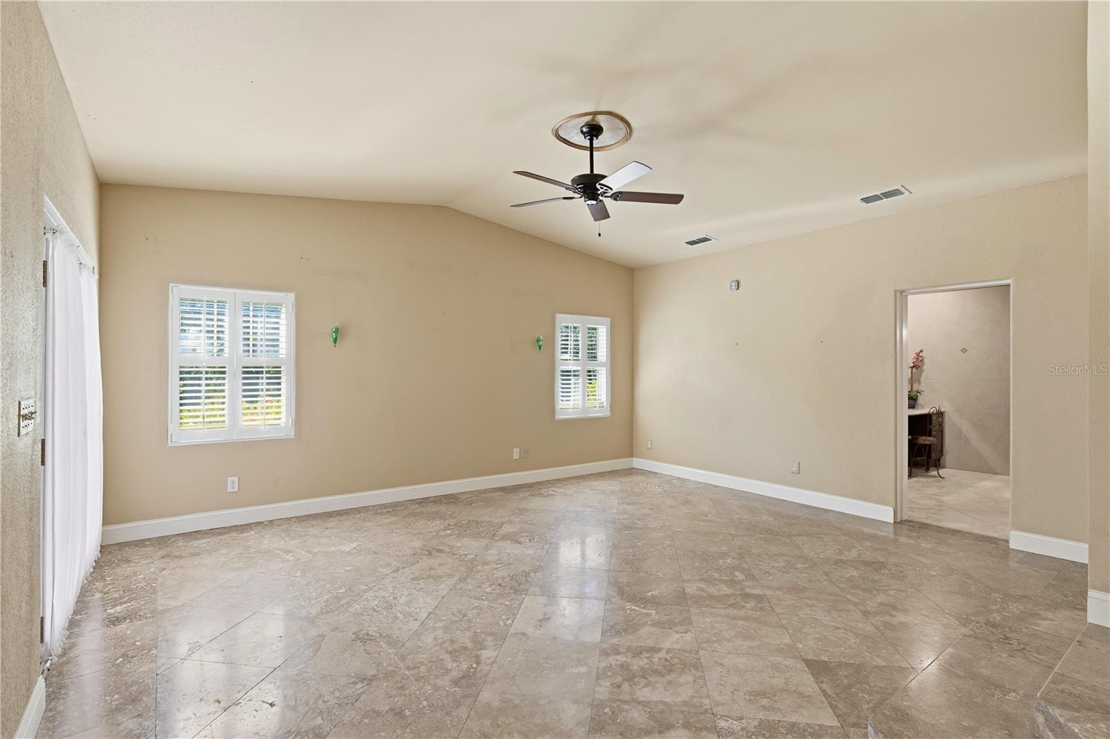 Image 32 of 48 For 904 New Hampshire Street