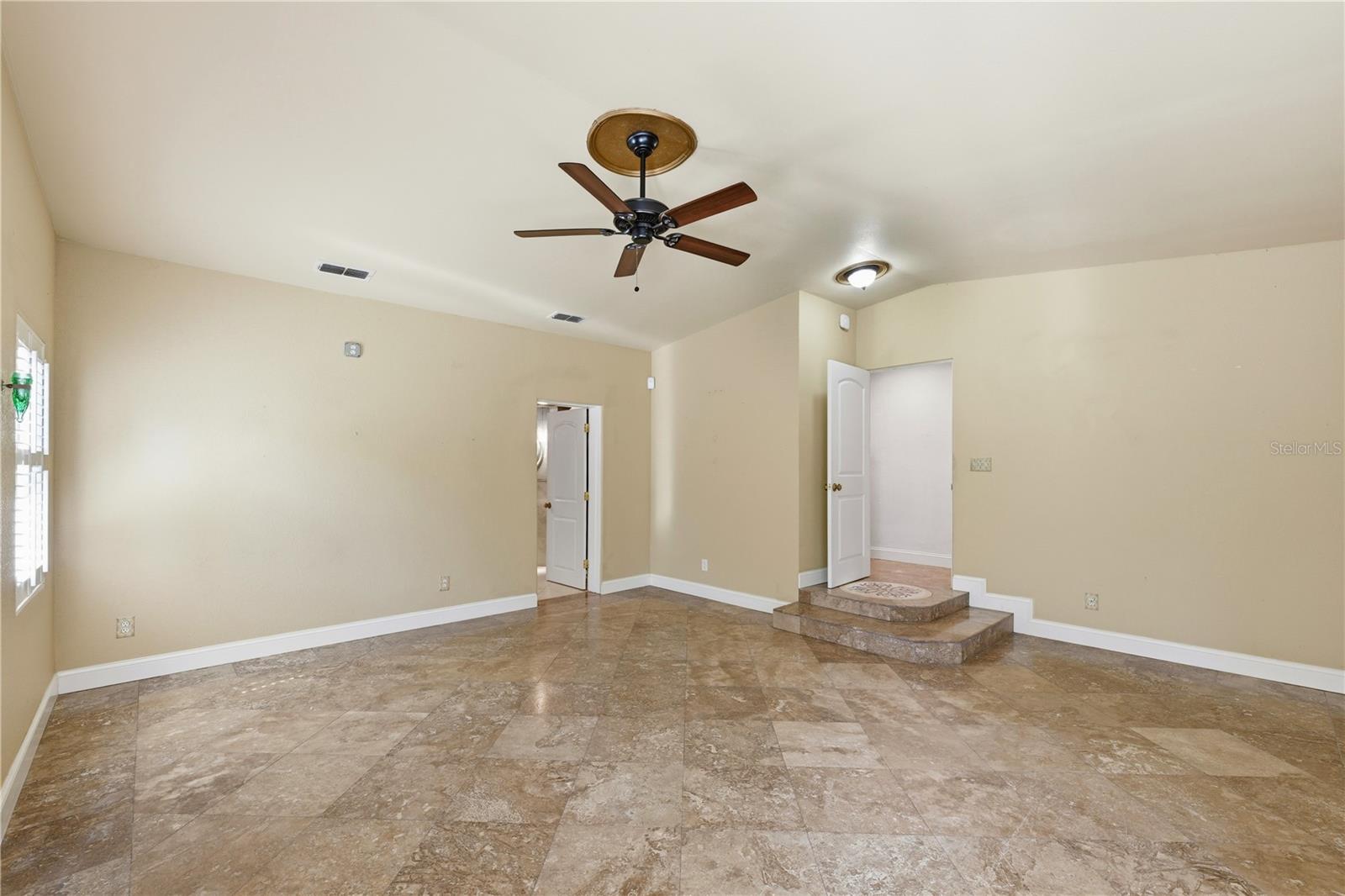 Image 34 of 48 For 904 New Hampshire Street