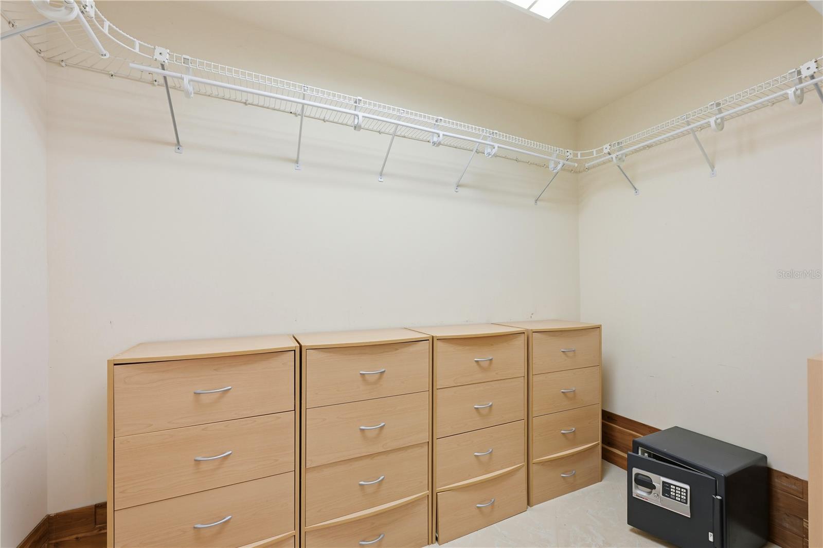 Image 35 of 48 For 904 New Hampshire Street