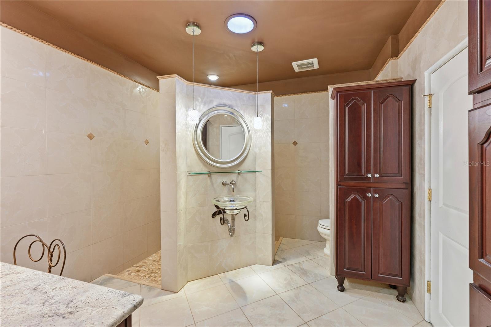 Image 37 of 48 For 904 New Hampshire Street