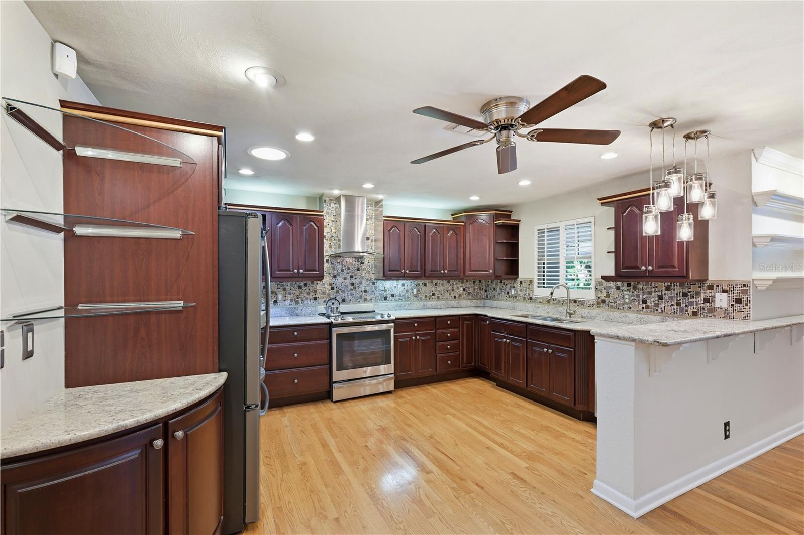 Image 4 of 48 For 904 New Hampshire Street