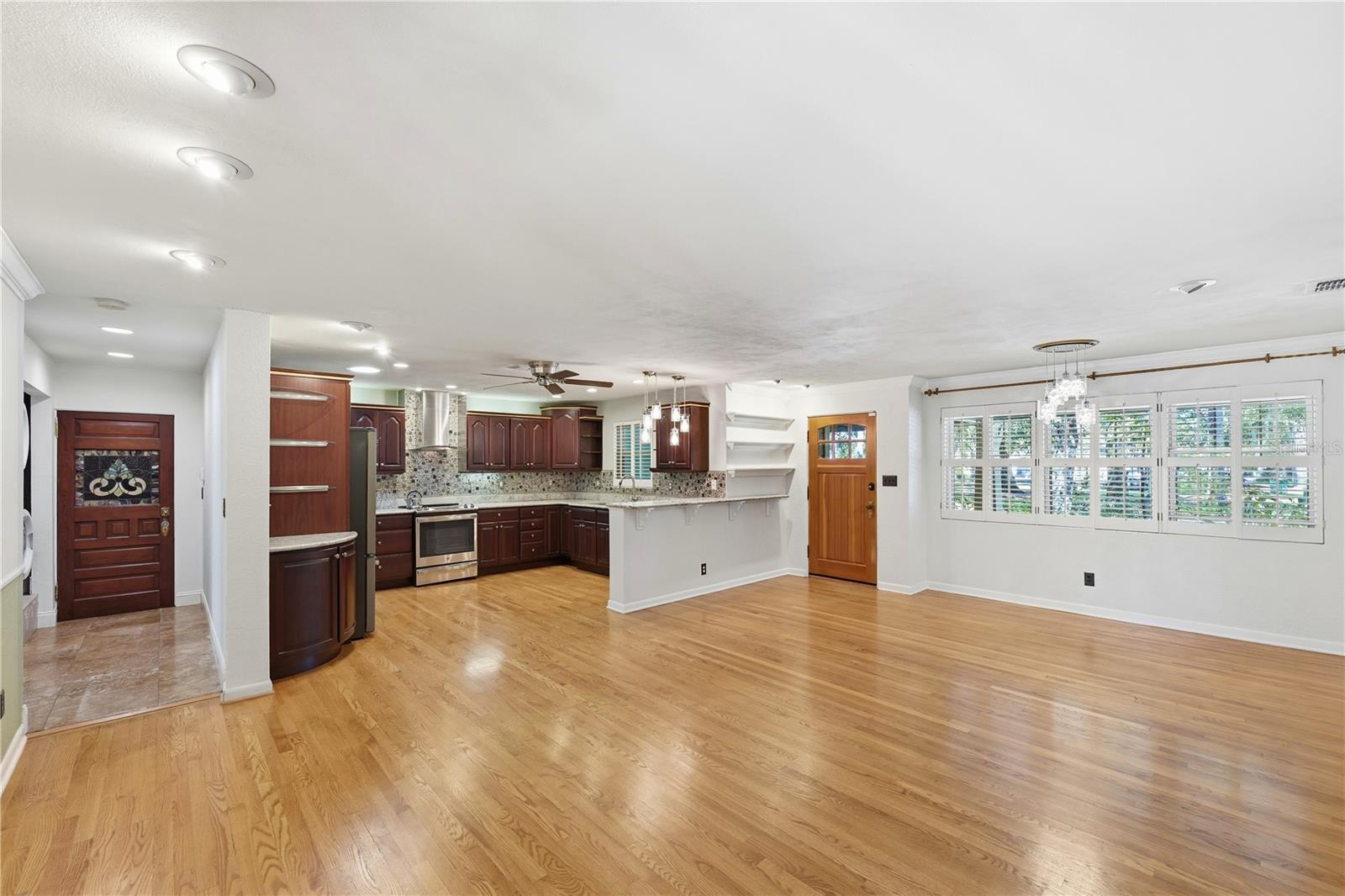 Image 41 of 48 For 904 New Hampshire Street