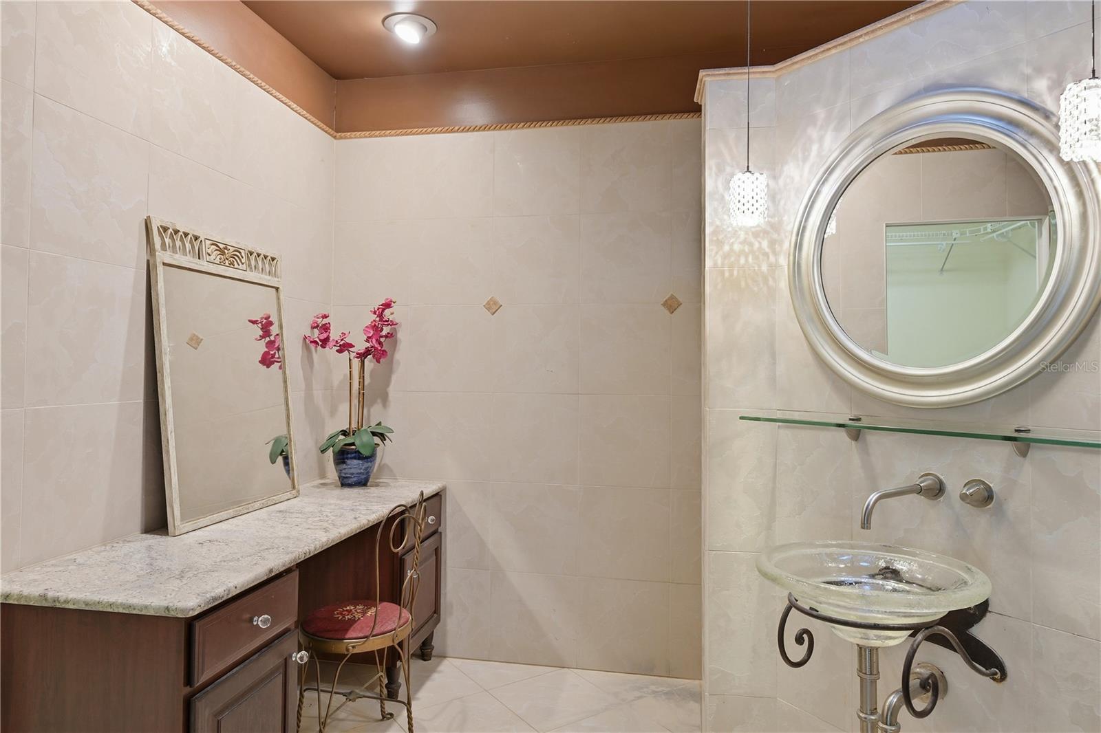 Image 6 of 48 For 904 New Hampshire Street