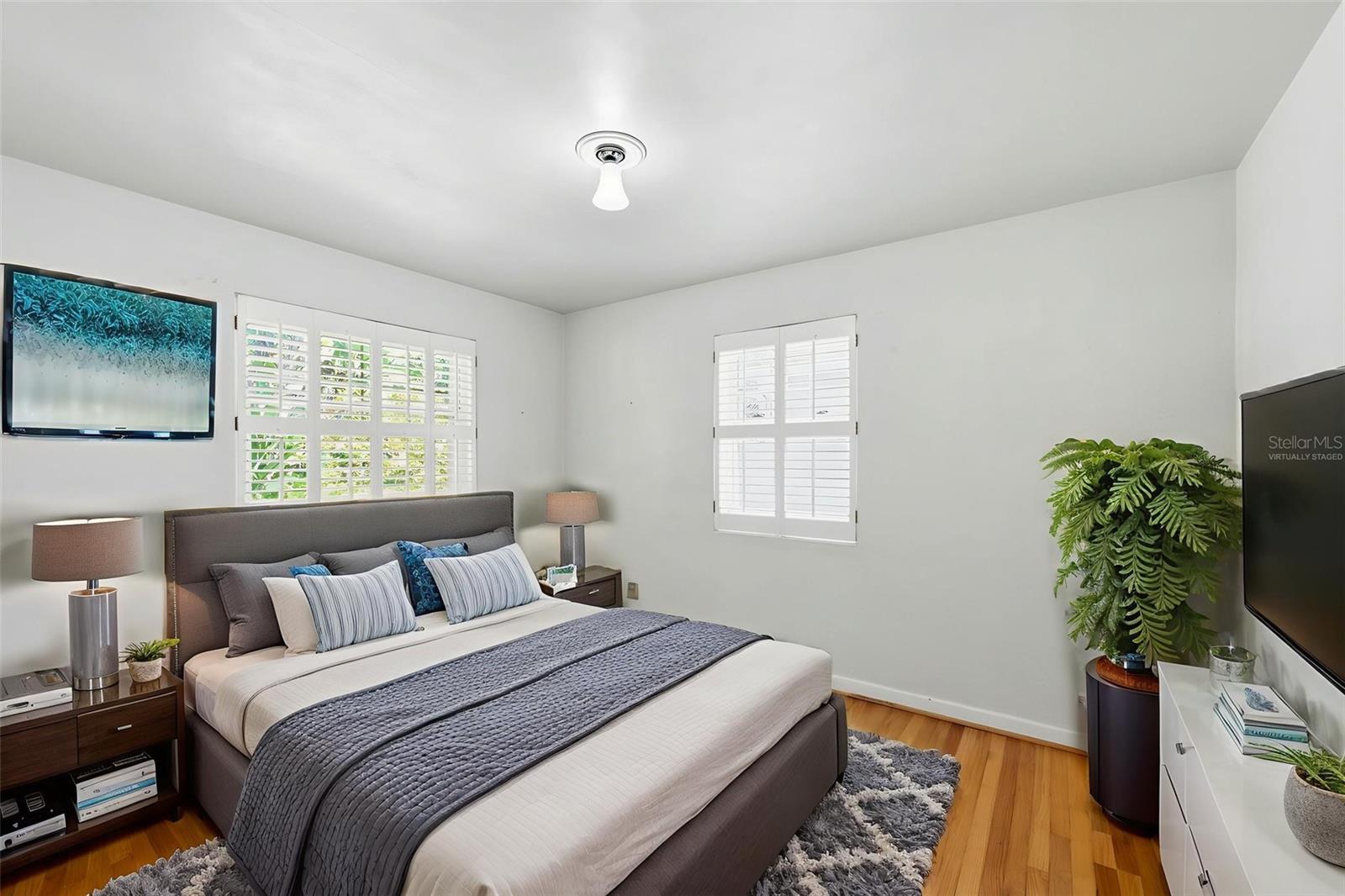 Image 7 of 48 For 904 New Hampshire Street