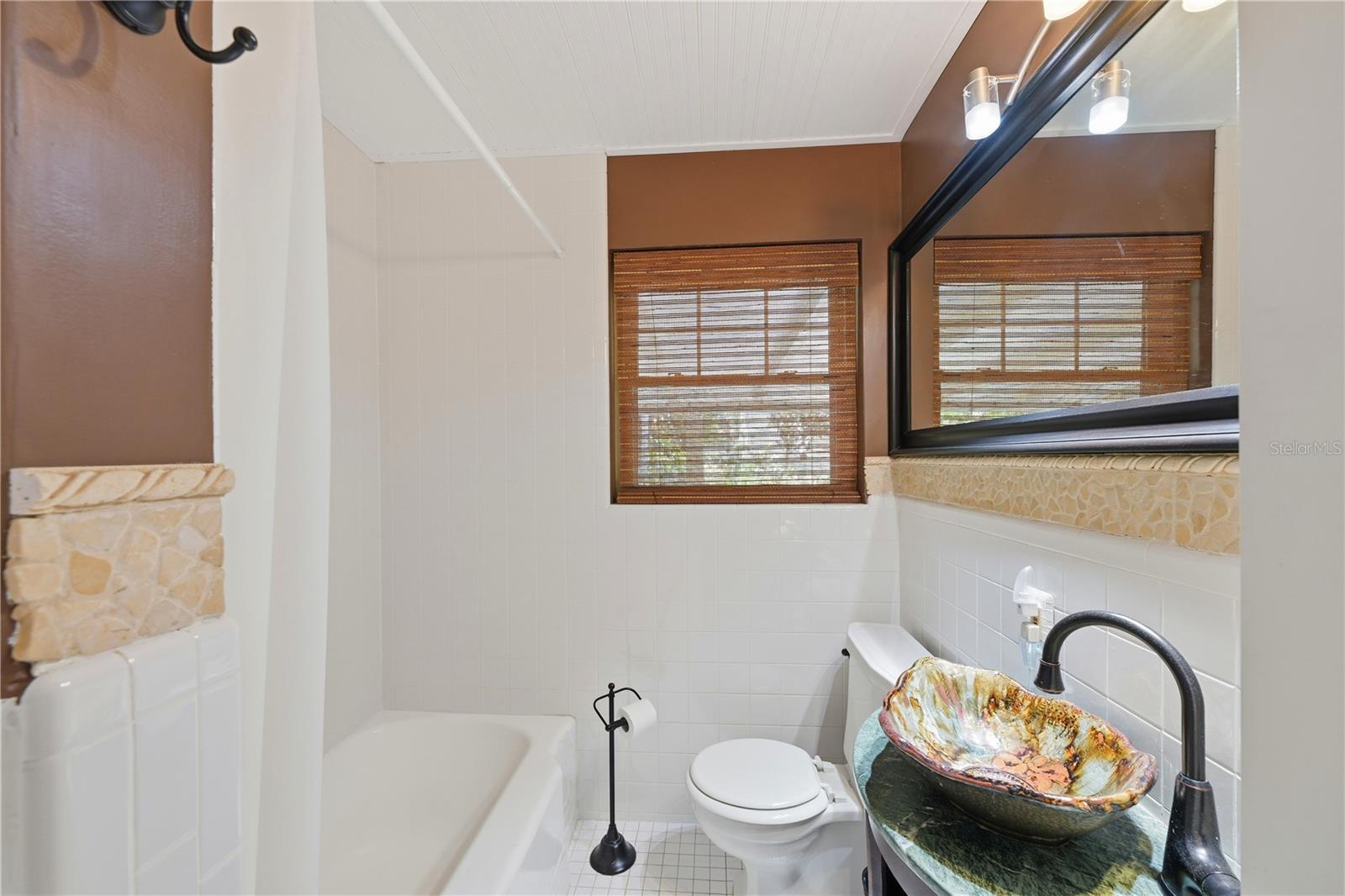 Image 9 of 48 For 904 New Hampshire Street