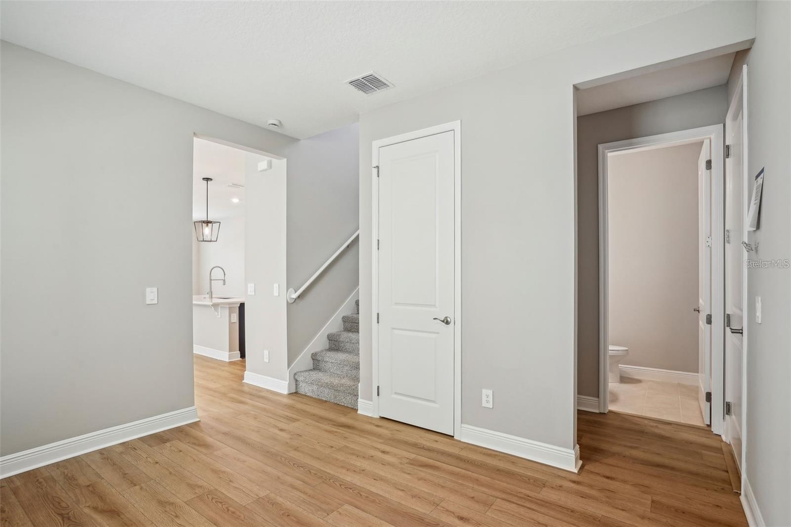 Image 17 of 41 For 5093 Railroad Vine Alley