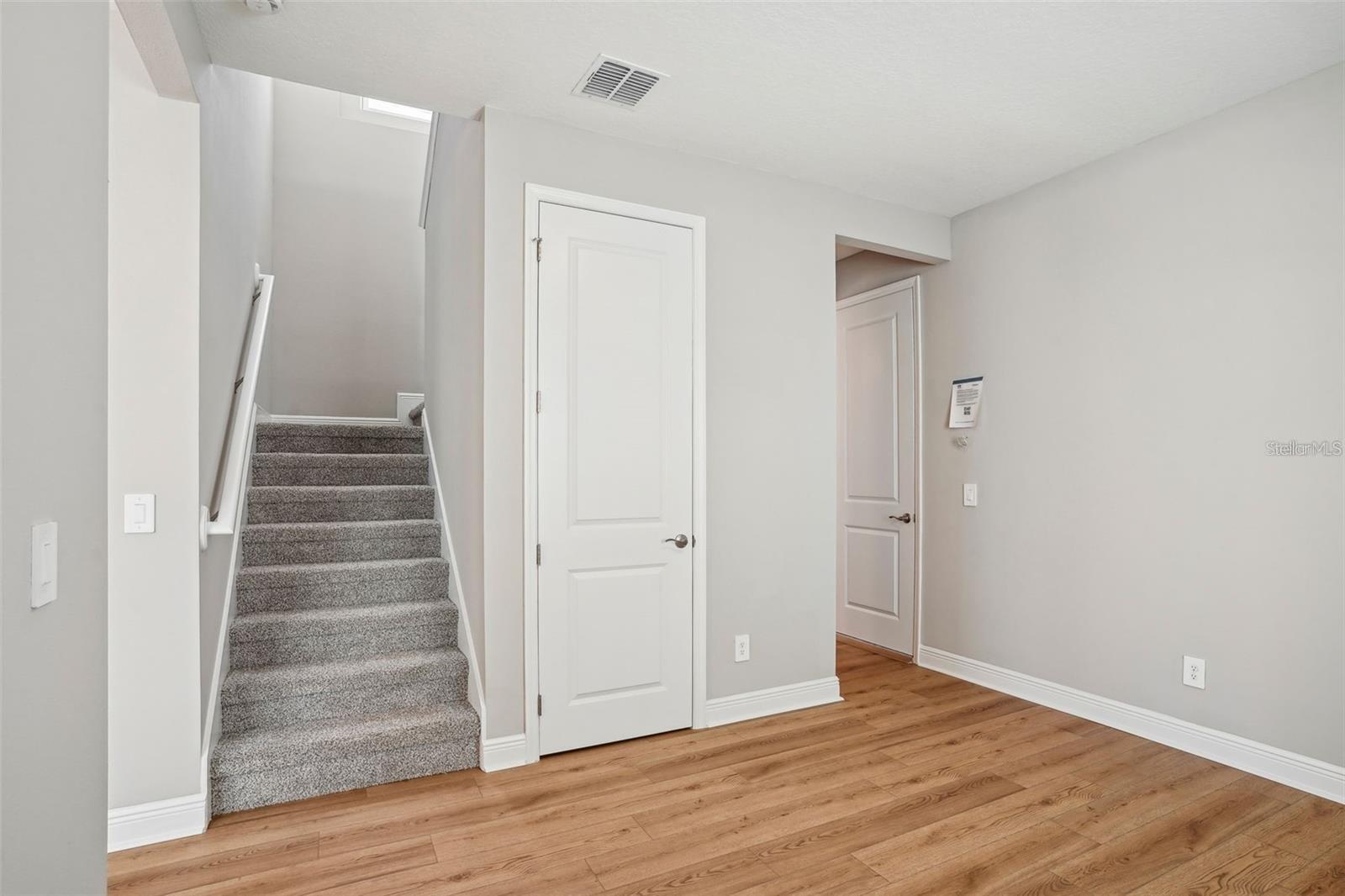 Image 18 of 41 For 5093 Railroad Vine Alley