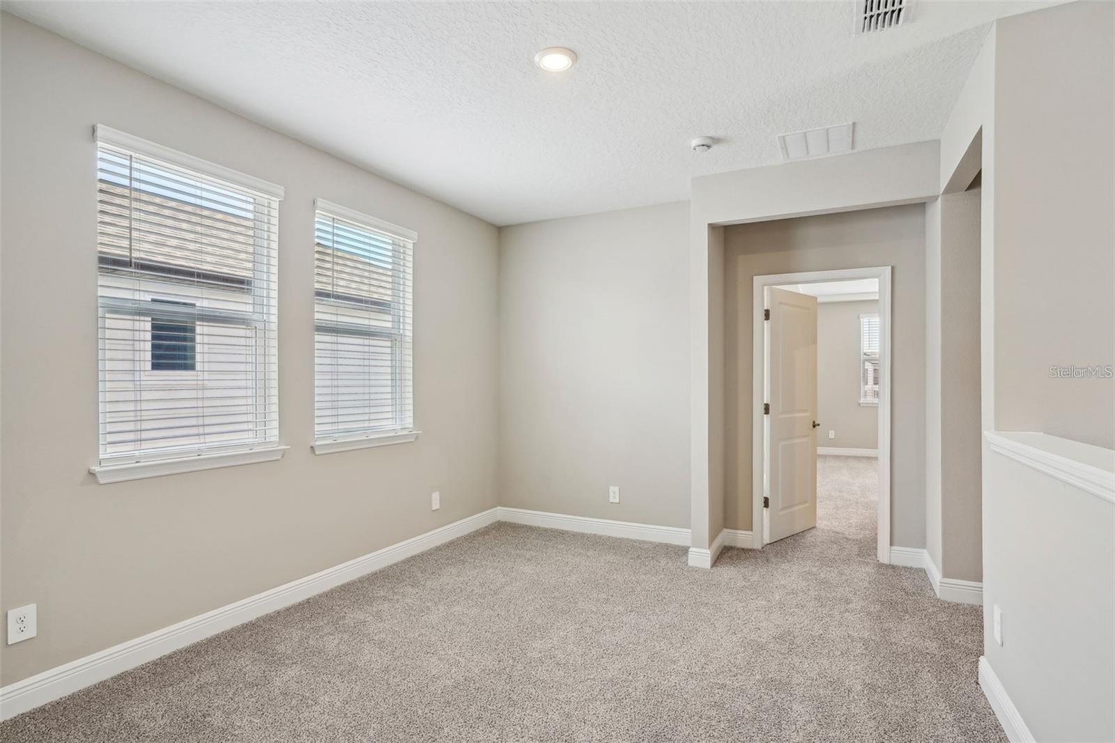 Image 21 of 41 For 5093 Railroad Vine Alley