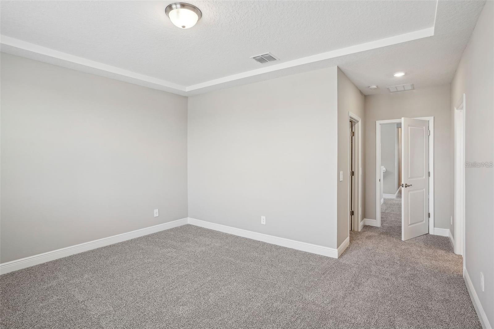 Image 26 of 41 For 5093 Railroad Vine Alley