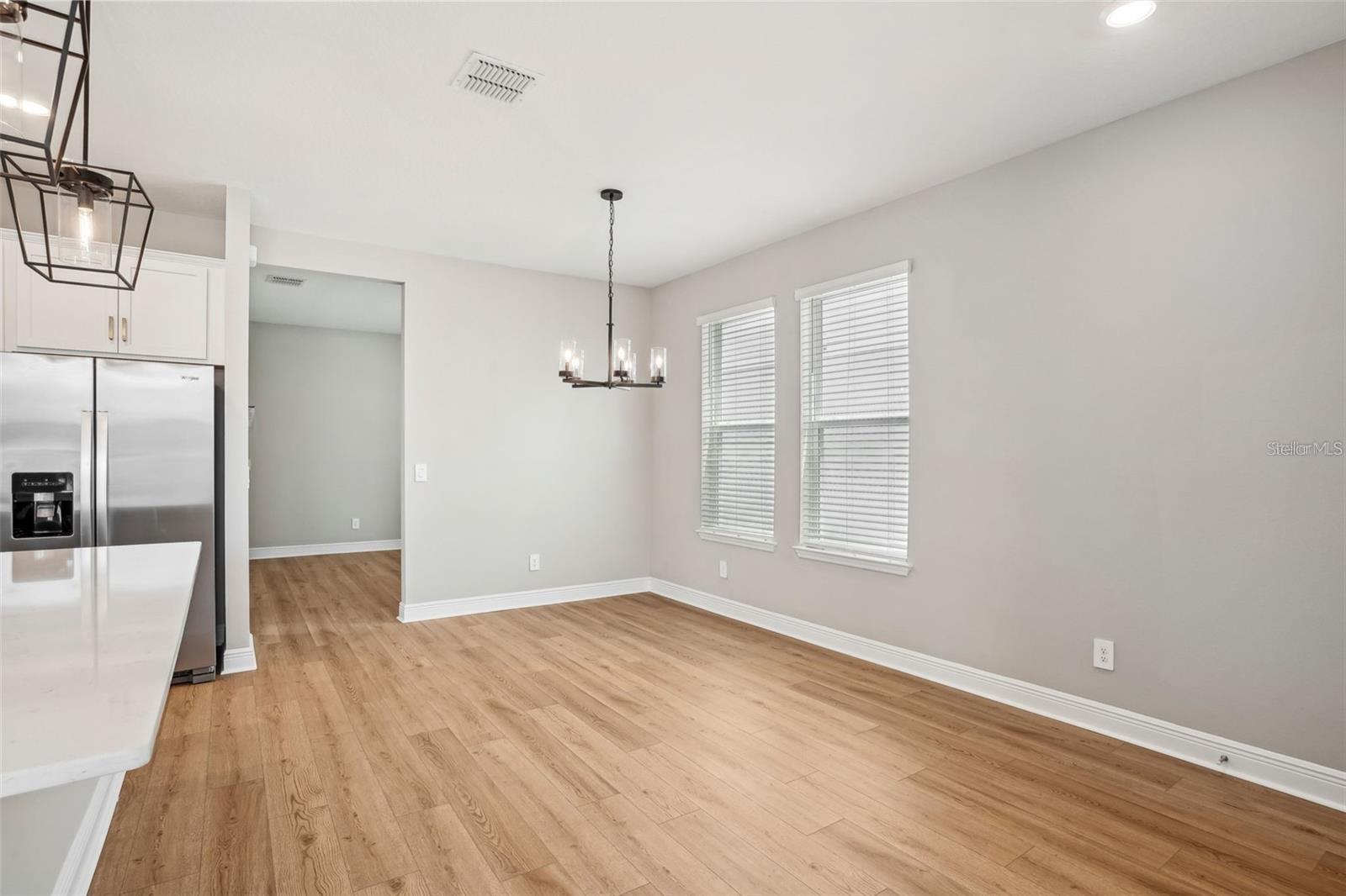 Image 7 of 41 For 5093 Railroad Vine Alley