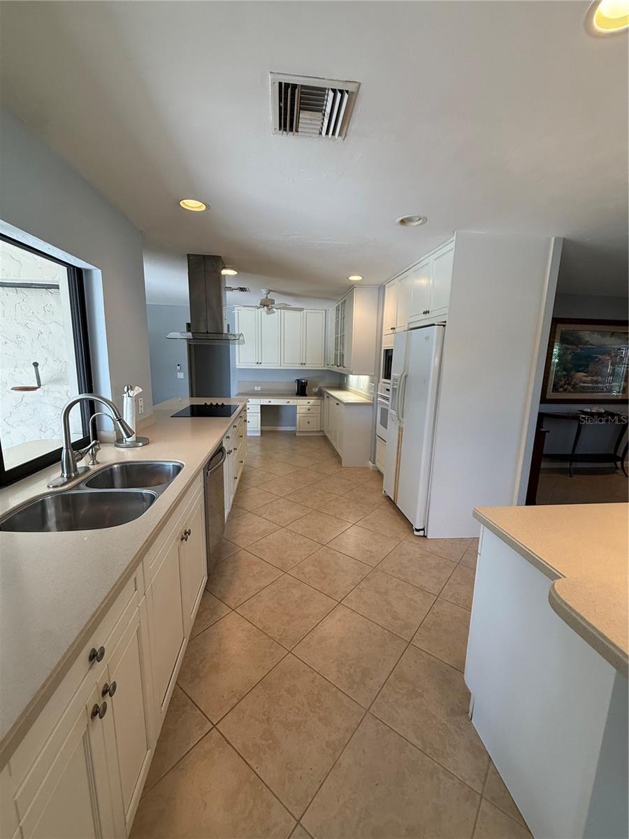 Image 17 of 50 For 915 Cardinal Street