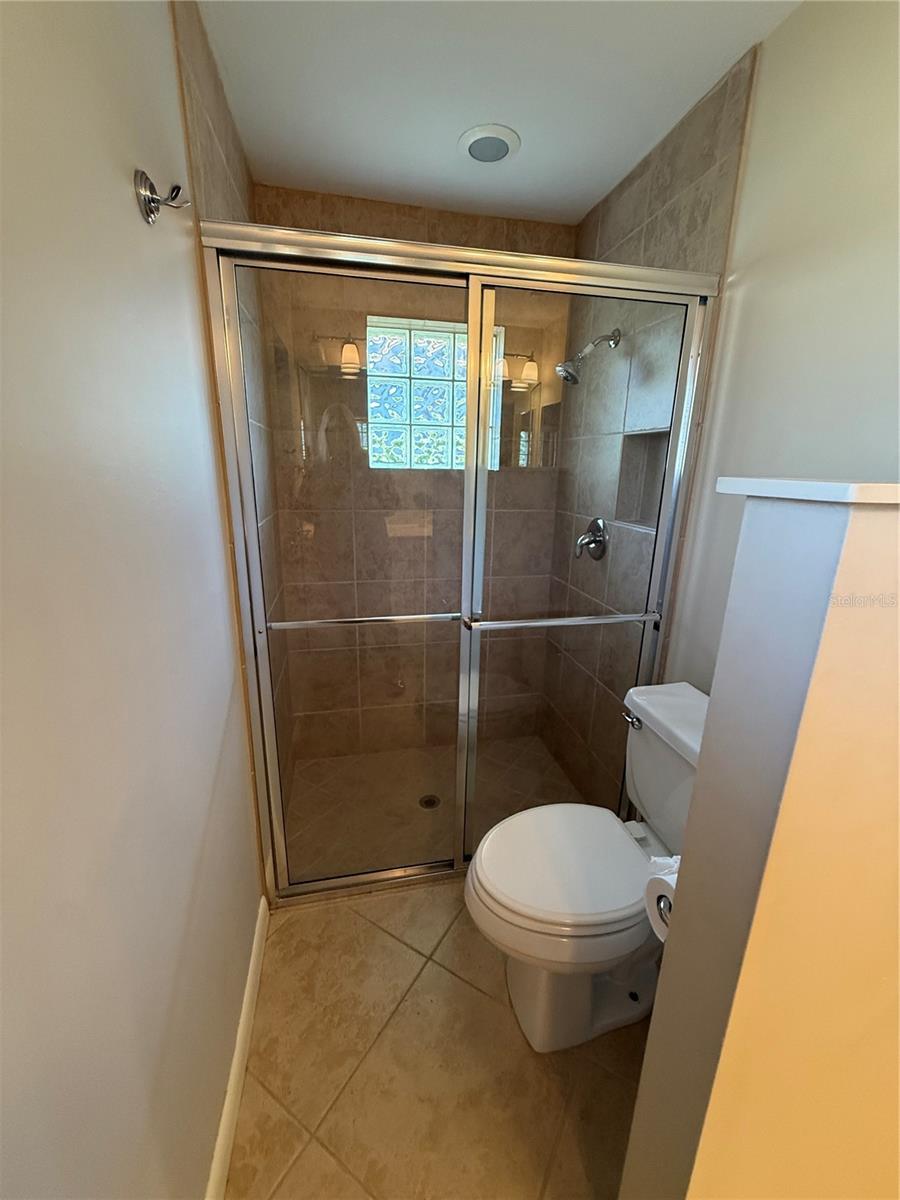 Image 28 of 50 For 915 Cardinal Street