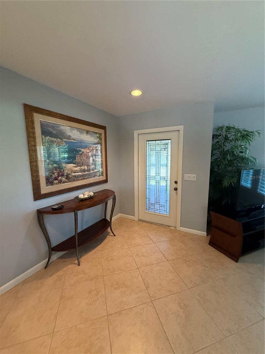 Image 3 of 50 For 915 Cardinal Street