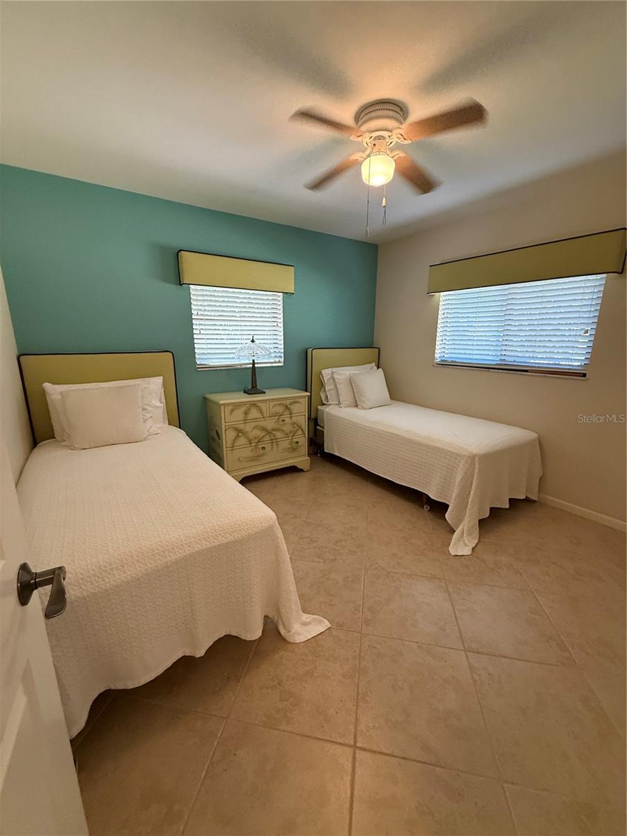 Image 32 of 50 For 915 Cardinal Street