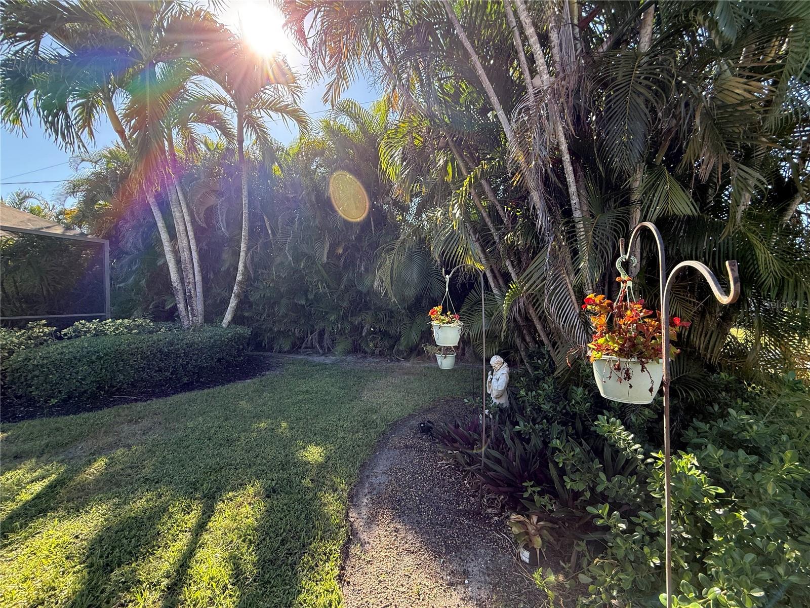 Image 43 of 50 For 915 Cardinal Street