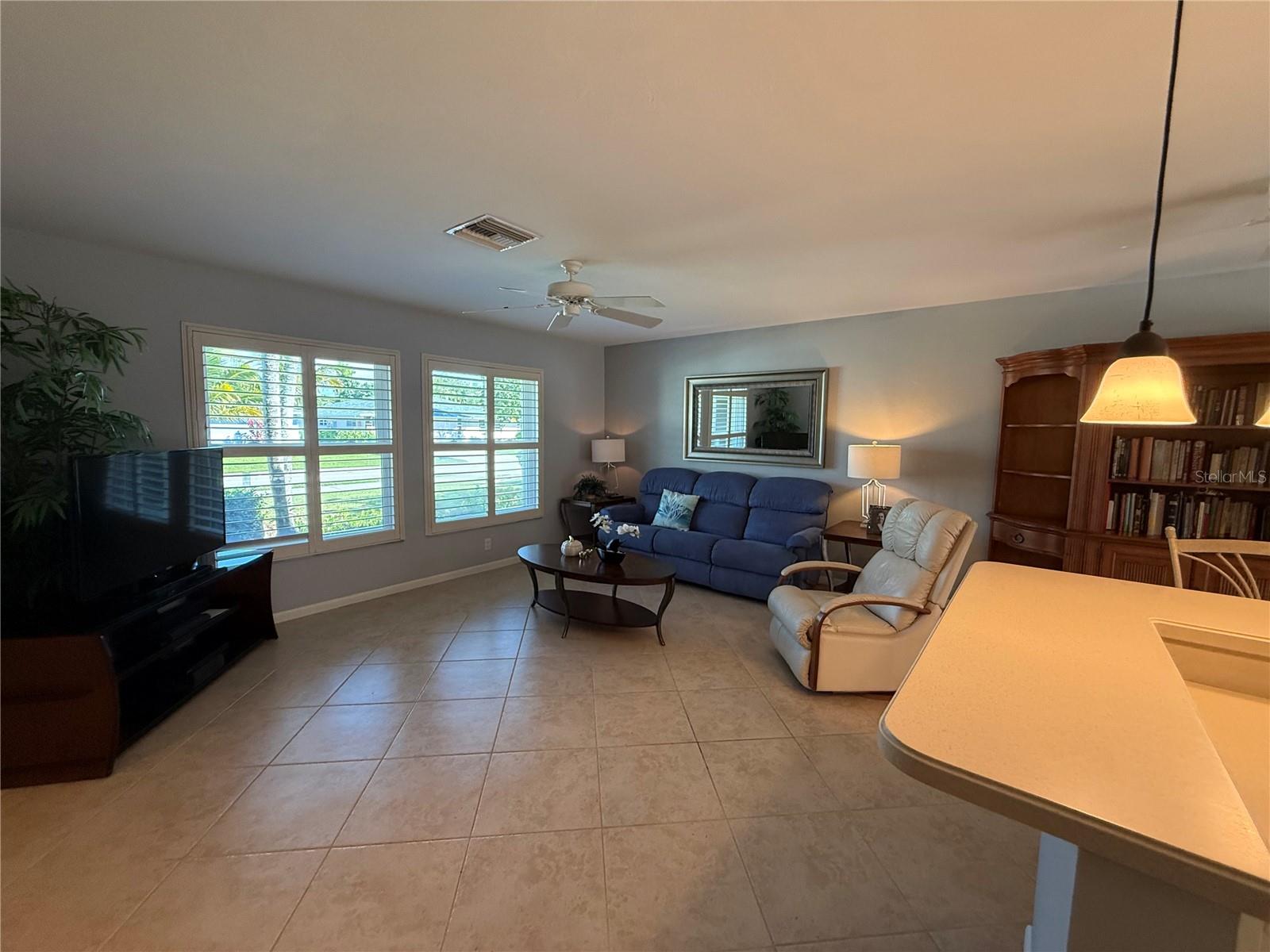 Image 5 of 50 For 915 Cardinal Street