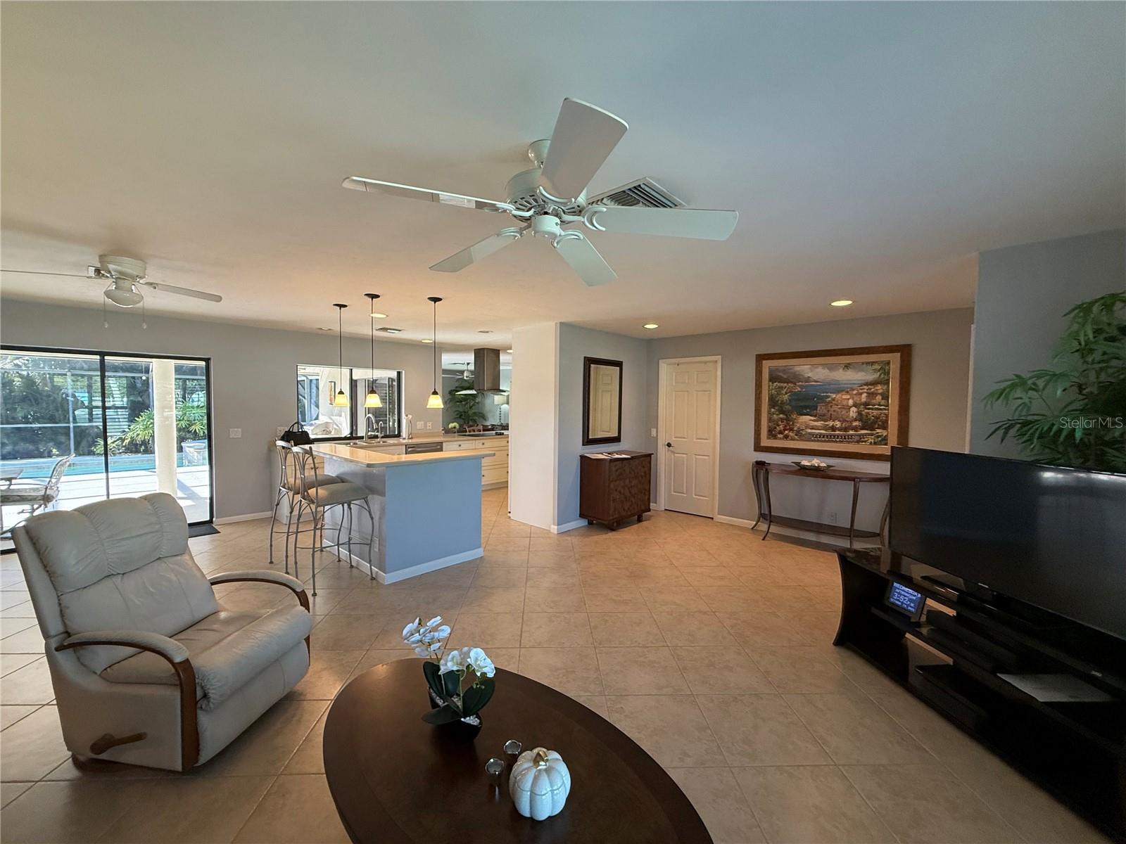 Image 7 of 50 For 915 Cardinal Street