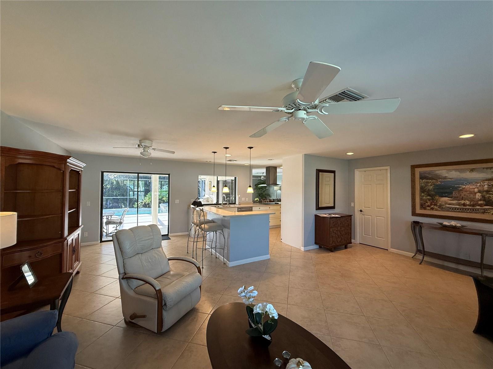 Image 8 of 50 For 915 Cardinal Street