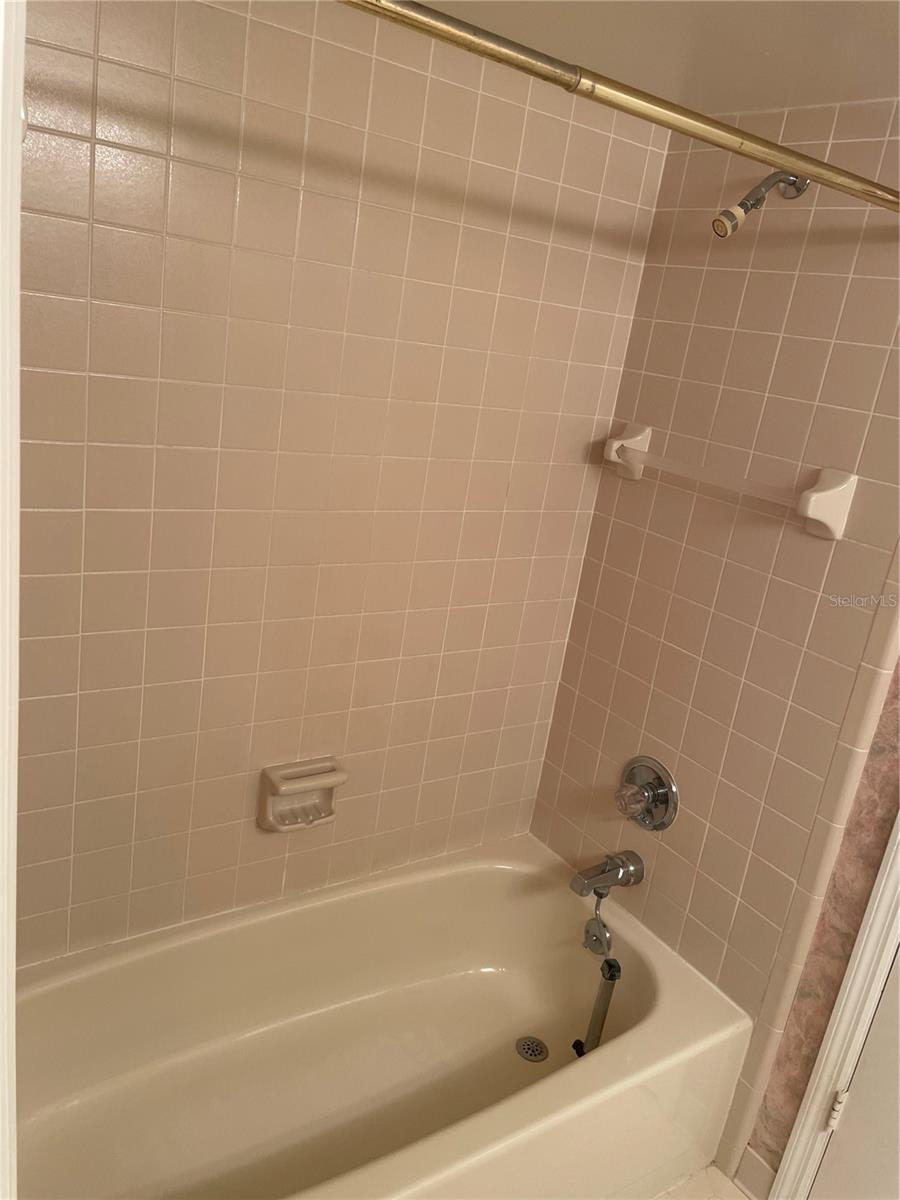 Image 11 of 29 For 1055 Kensington Park Drive 113