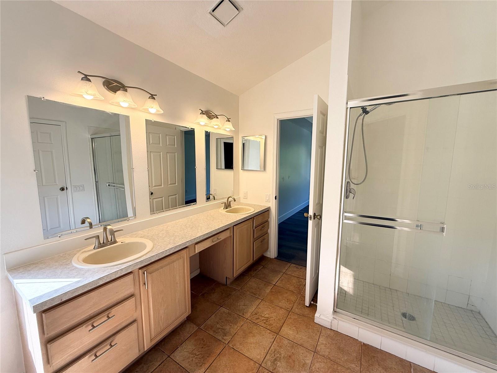 Image 26 of 42 For 2360 Coolbrook Court