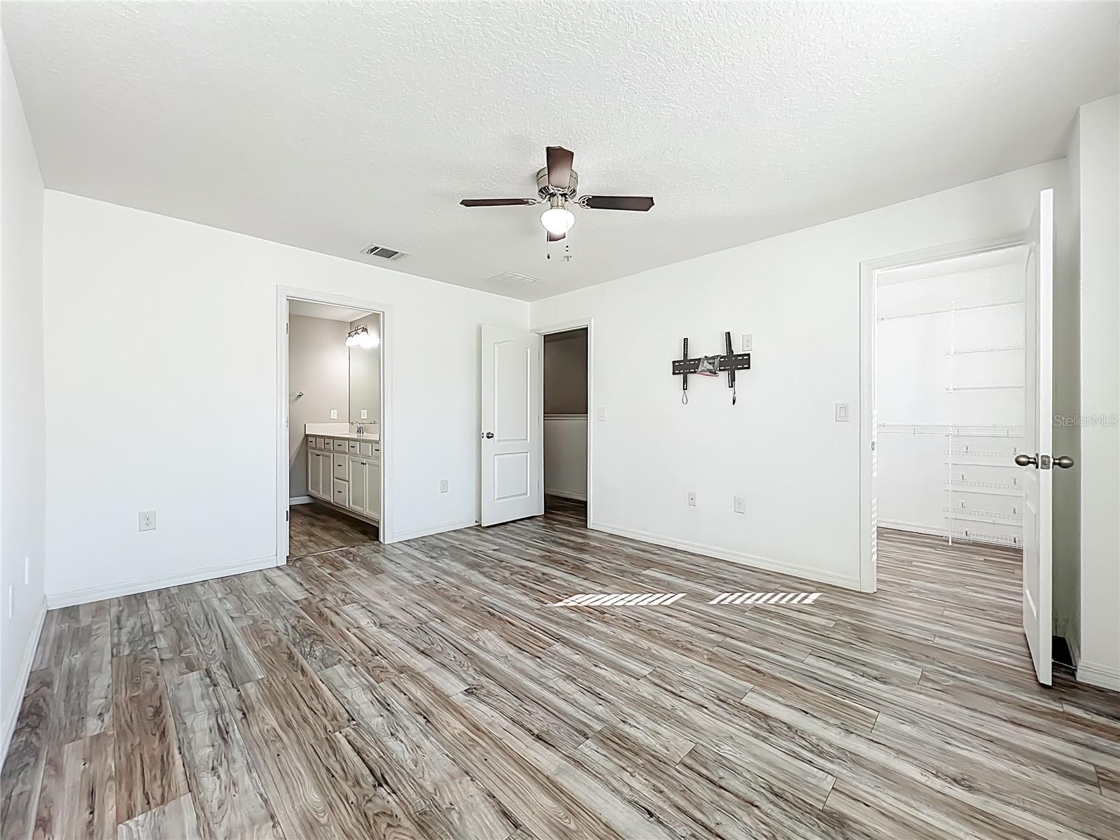 Image 24 of 40 For 328 Rustic Loop